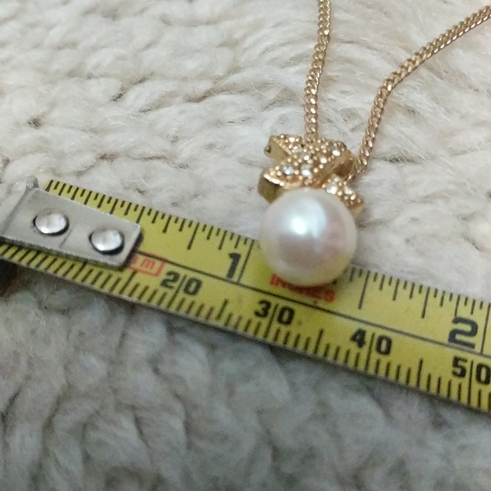 Pearl and rhinestone gold chain Necklace - Picture 5 of 5